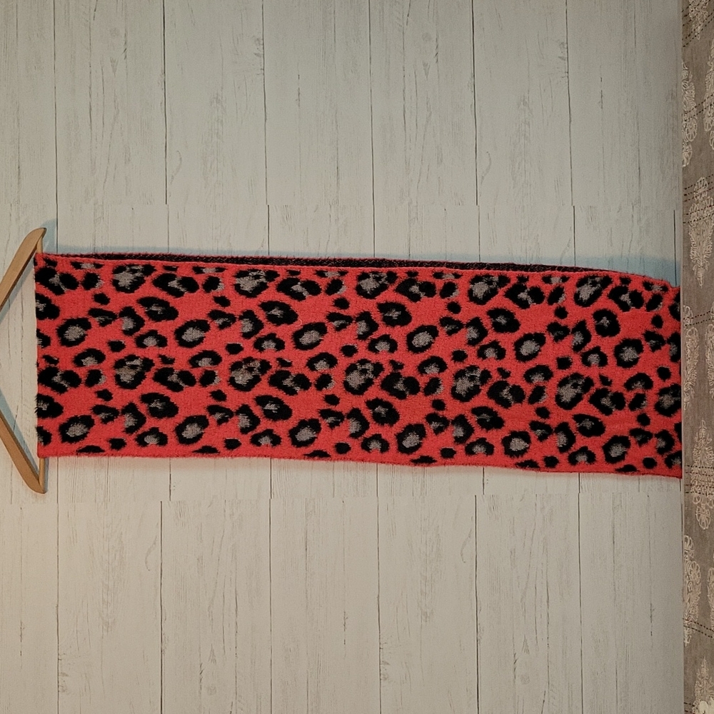 NWT | Leopard Magenta Blanket Scarf - Picture 3 of 7